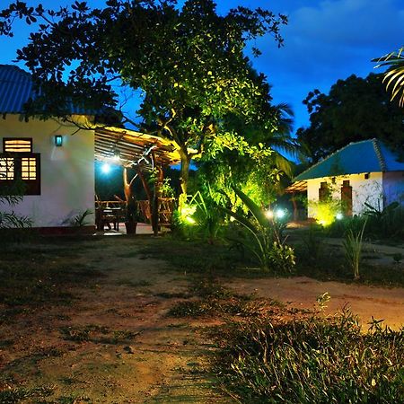 Sea Sound Cabana & Restaurant Tangalle Bagian luar foto